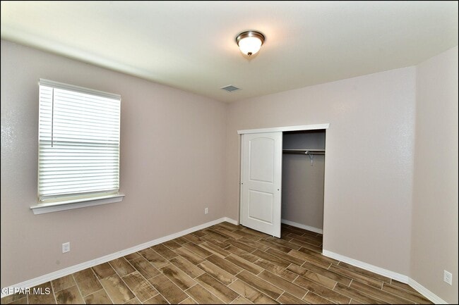 Building Photo - 10716 Drew Pearson Dr