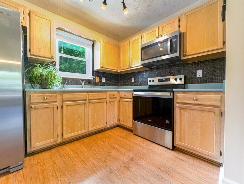 Building Photo - 313 Bountiful Ln