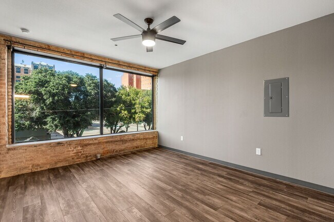 Building Photo - 901 9th St