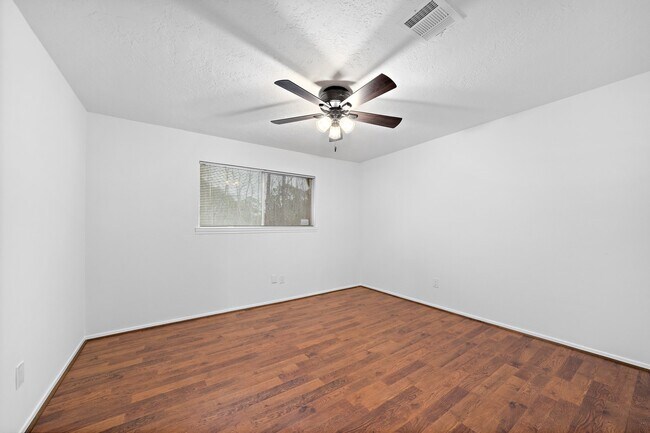 Building Photo - 7810 Antoine Dr