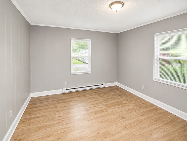 Building Photo - Bright 3-Bedroom Home with Covered Porch, Fireplace & Wooded Backyard