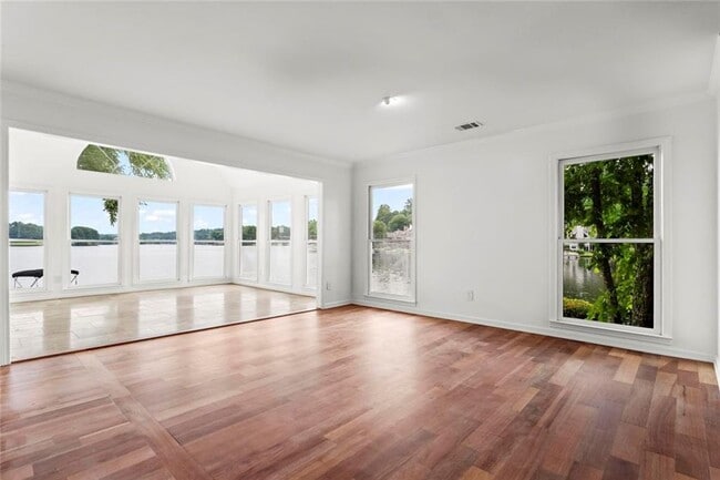 Building Photo - 1695 Spinnaker Dr