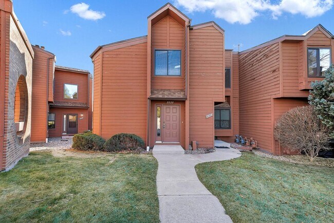 Primary Photo - "Charming 2-Bedroom Townhouse in Colorado ...