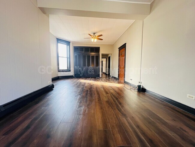 Building Photo - 3408 N Greenview Ave