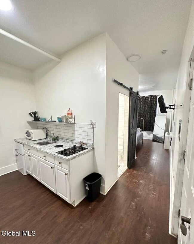 Building Photo - 51 Elm St