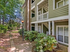Building Photo - Don't miss out on this amazing 2 bedroom, ...