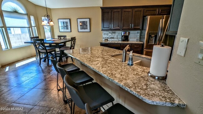 Building Photo - 38135 S Rolling Hills Dr