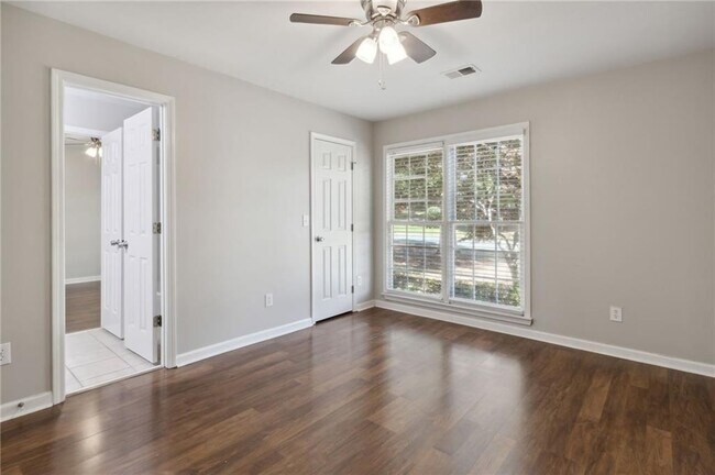 Building Photo - 356 Fenbrook Way SW