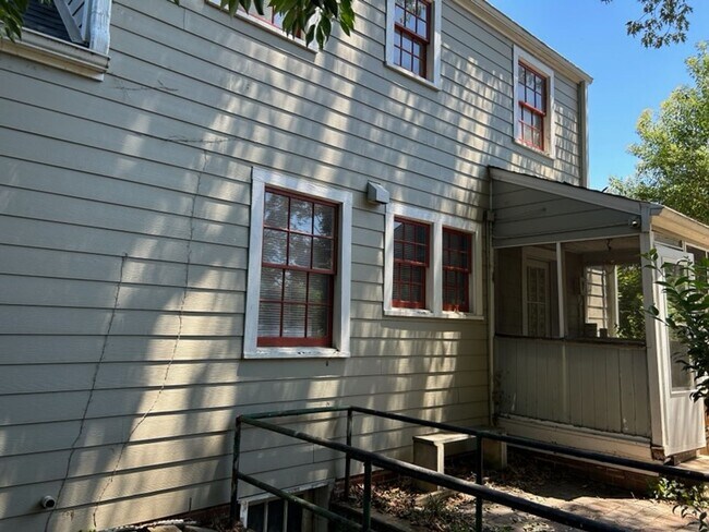 Building Photo - Charming 3BR/2BA Ardmore home! Walking distance to WFUBMC