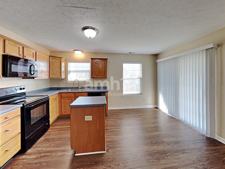 Building Photo - 981 Foxtail Dr
