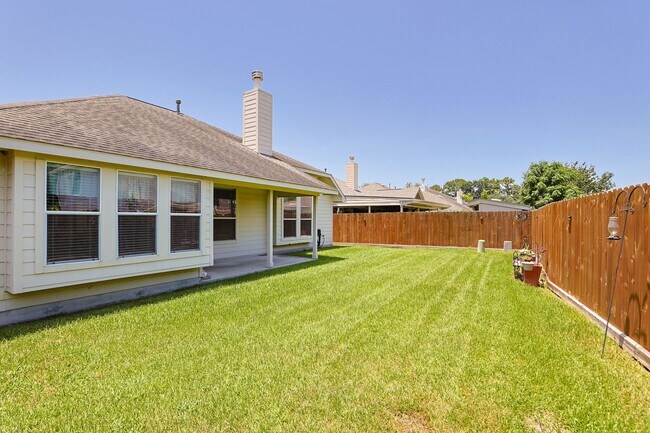 Building Photo - 11110 Fall Point Dr