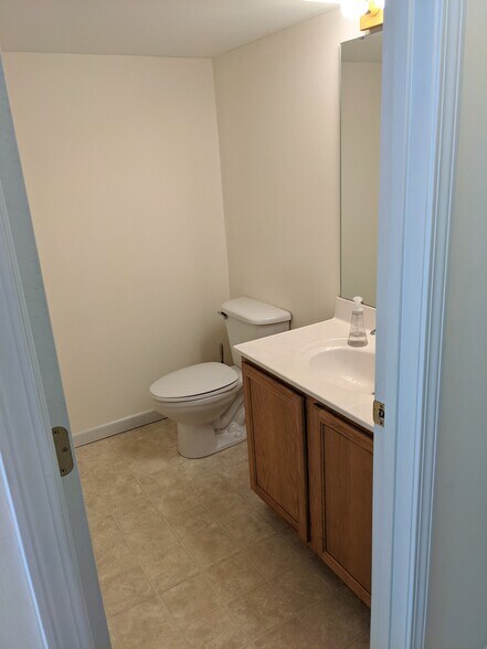Building Photo - 1031 Arlington Ct