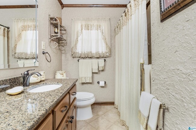 Building Photo - 1524 Highland Dr