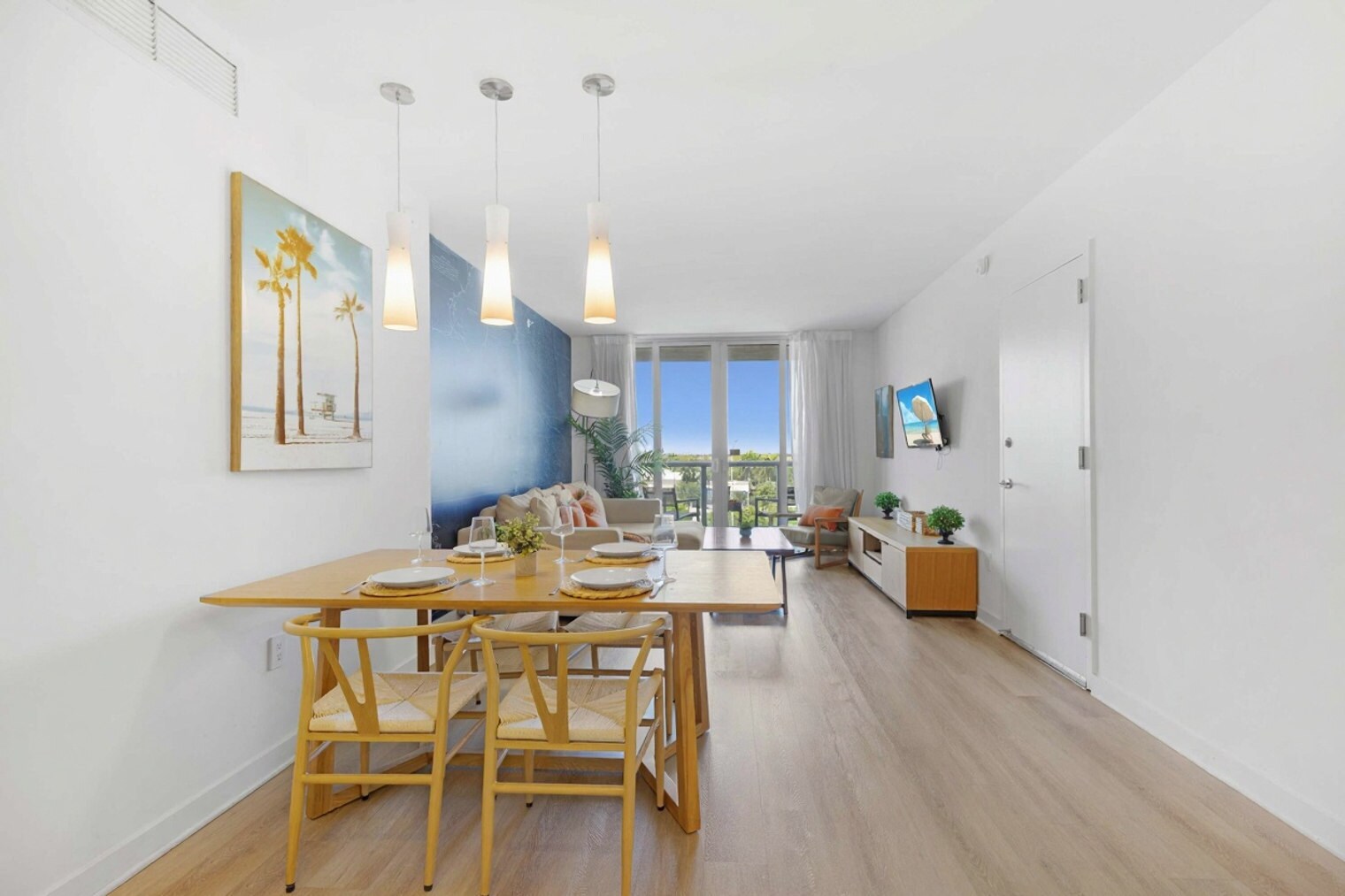 Building Photo - 2602 E Hallandale Beach Blvd