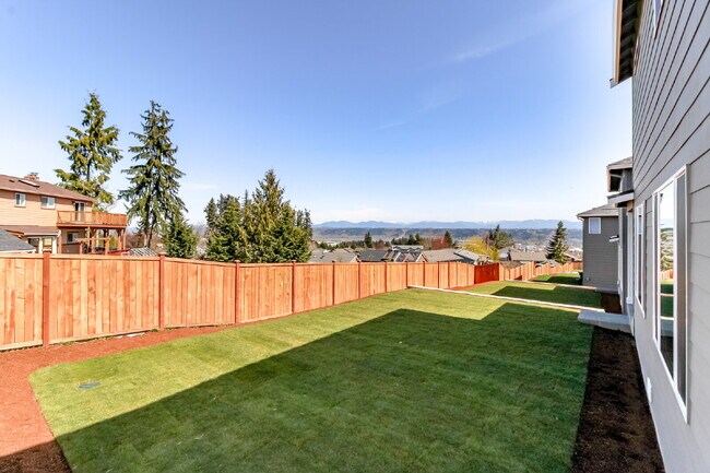 Building Photo - Scenic Auburn Living with Modern Comfort & Easy Seattle/Tacoma Access