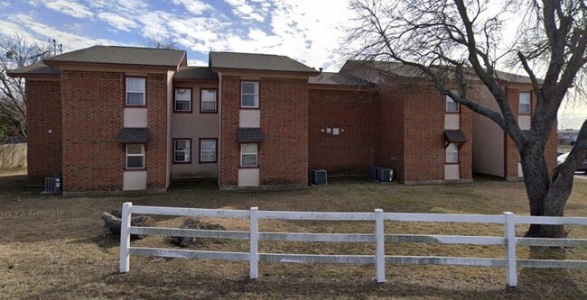 Building Photo - 1100 Austin St