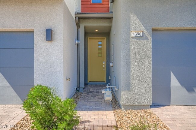 Building Photo - 4390 W Landberg Ave