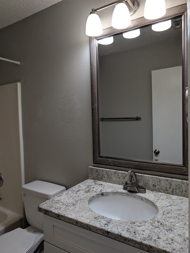 Building Photo - 447 Cactus St