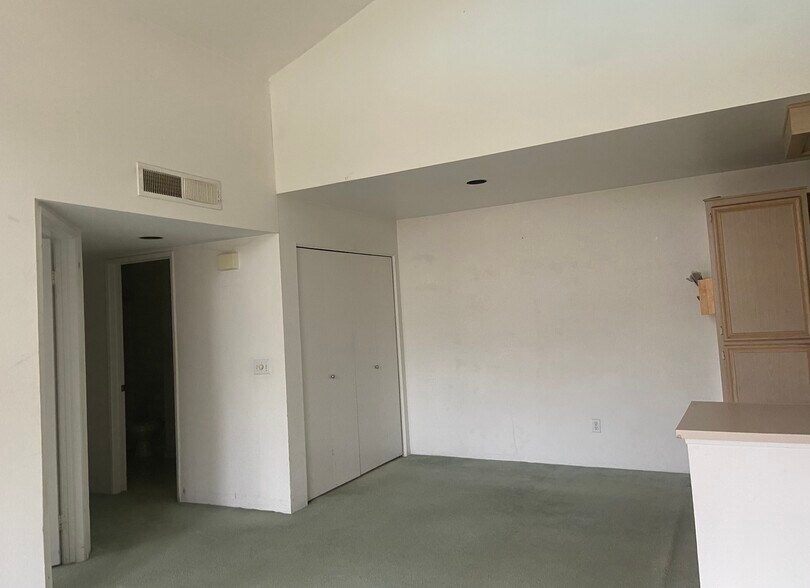 Building Photo - 17161 Alva Rd