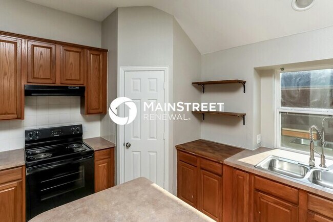 Building Photo - 4 Bedroom Pet-Friendly Home in Rockwall, TX with Main Street Renewal