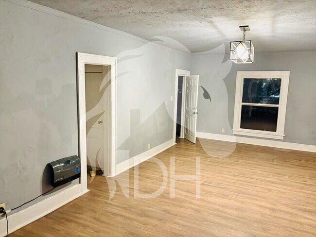 Building Photo - 211 S 7th St