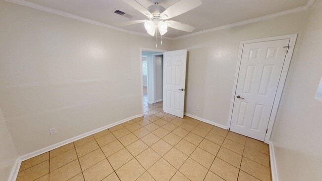 Building Photo - 409 Augusta Ave