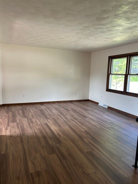 Building Photo - 4704 Oakland St