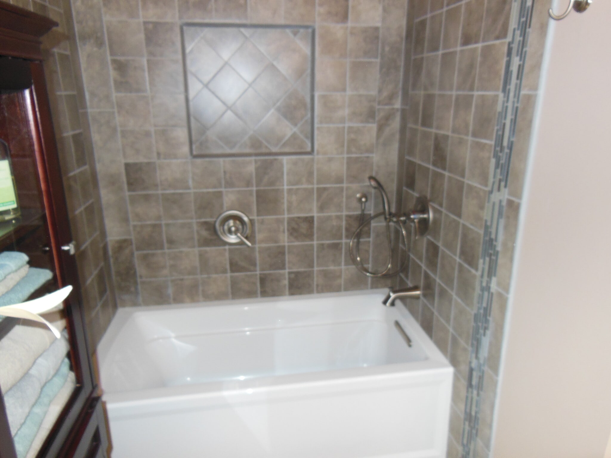 Tiled shower in main bath - 1150 Hauer Dr