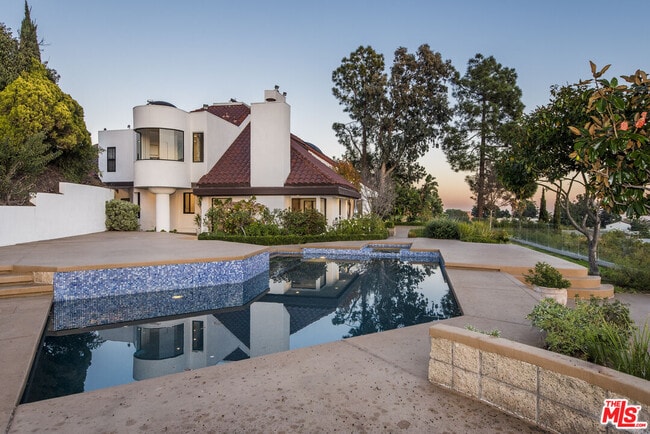 Building Photo - 7940 Vulcan Dr