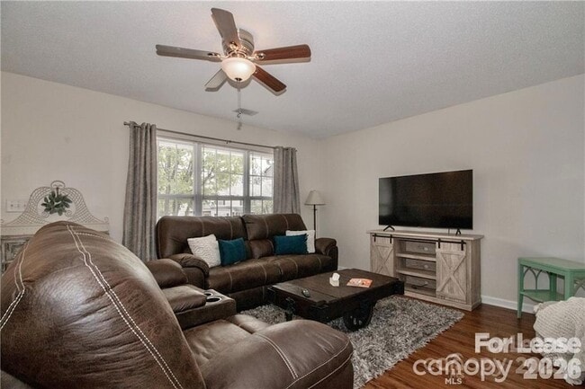 Building Photo - 137 Lynch Cir