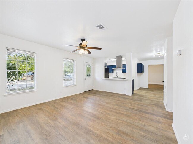 Building Photo - 5809 Glenhollow Path