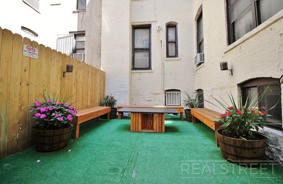Building Photo - Stunning Large 2 Bed in Crown Heights