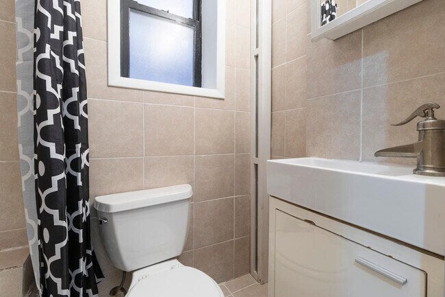 Building Photo - 1213 Park Ave