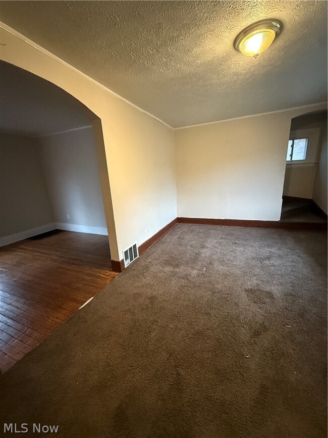 Building Photo - 805 Carpenter St