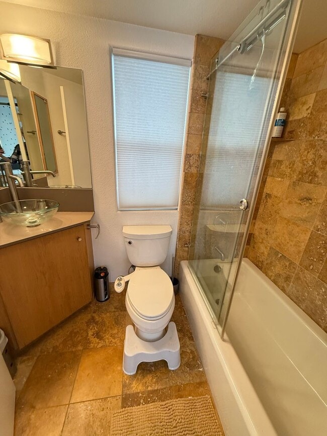 Building Photo - Charming Loft - 2 bed/ 2.5 bath in prime downtown San Diego!