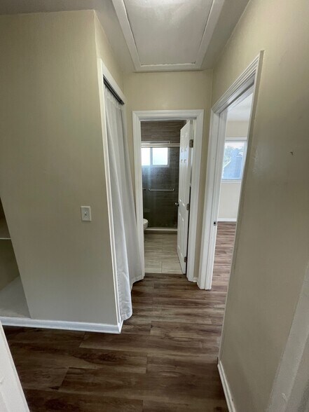 Building Photo - 3064 Lake Ave