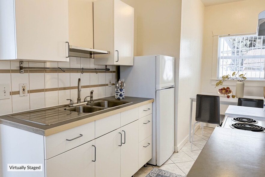 Studio - Kitchen / Dining Room - 616 Apartments