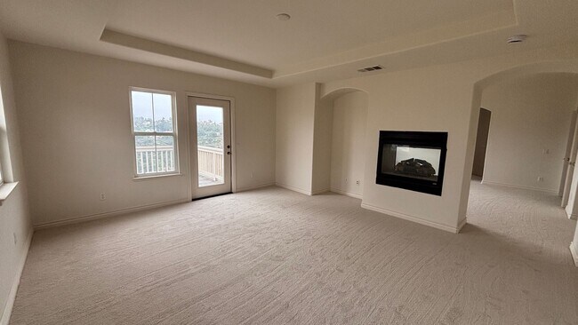 Building Photo - Large lovely home with amazing views!