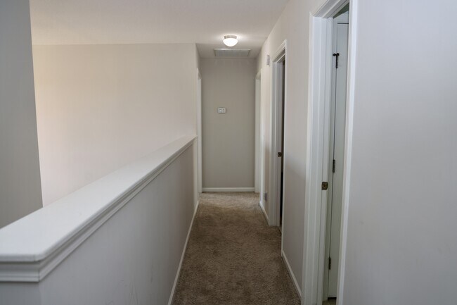 Building Photo - 418 Huntington Dr