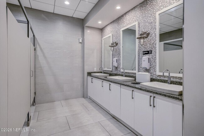 Building Photo - 401 Marquesa Cir