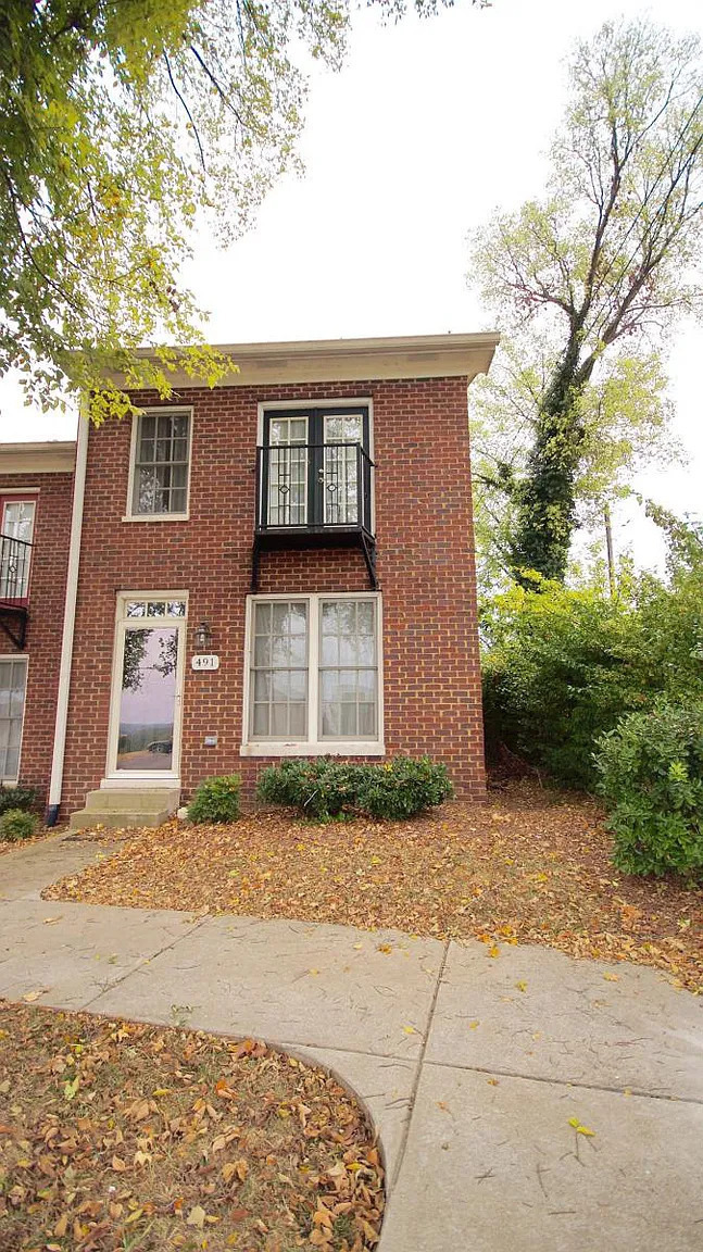 Building Photo - Downtown Townhouse