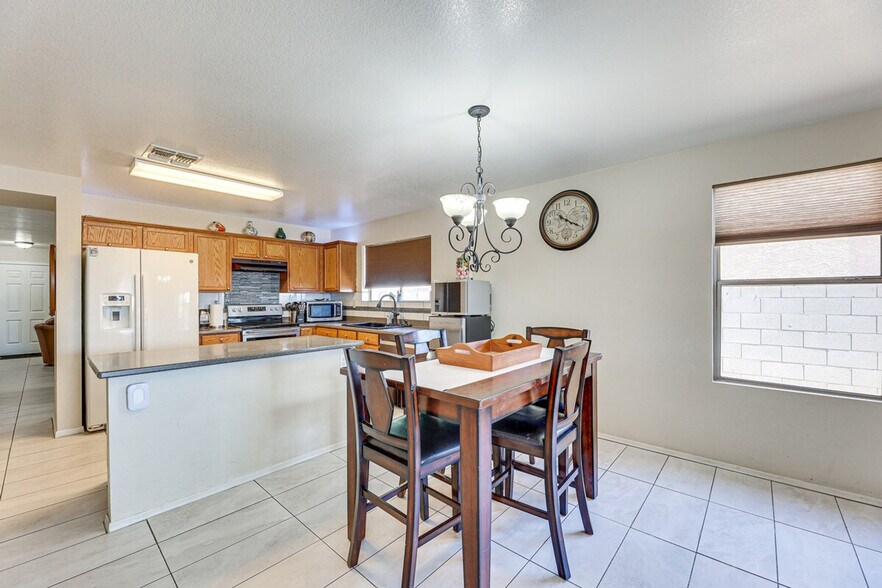 Building Photo - 1836 N Parkside Ln