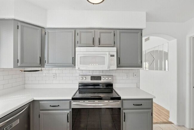 Building Photo - Great single family home!