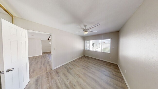 Building Photo - 5BD/2BA, Large Bedrooms!
