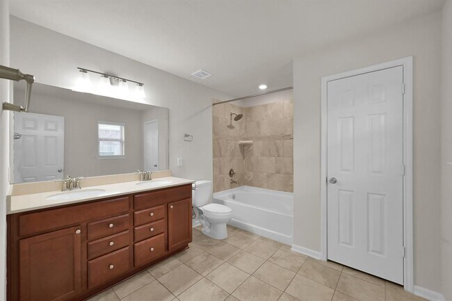 Building Photo - 1115 Littleton Ct