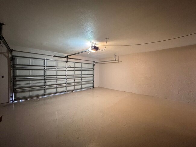 Building Photo - Fully Renovated Palm Harbor Home