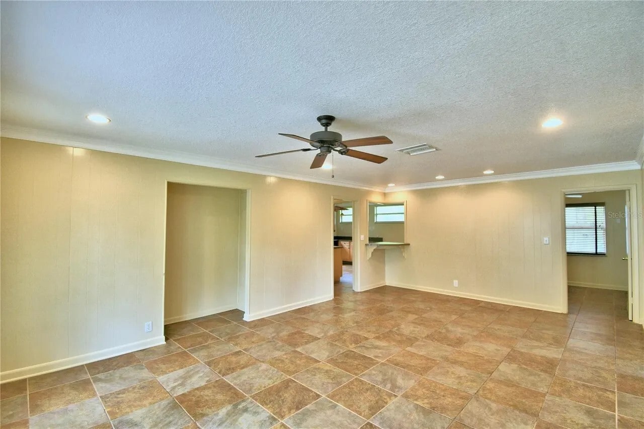 Building Photo - 3960 Avenue U NW