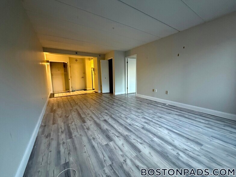 Building Photo - 1933 Commonwealth Ave