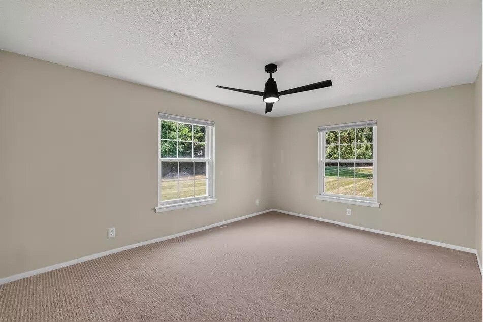 Building Photo - 2101 Chateau Ct