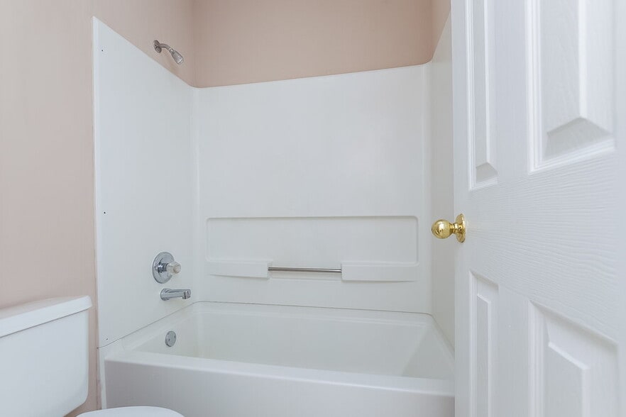 Building Photo - 10173 Oak Run Dr S